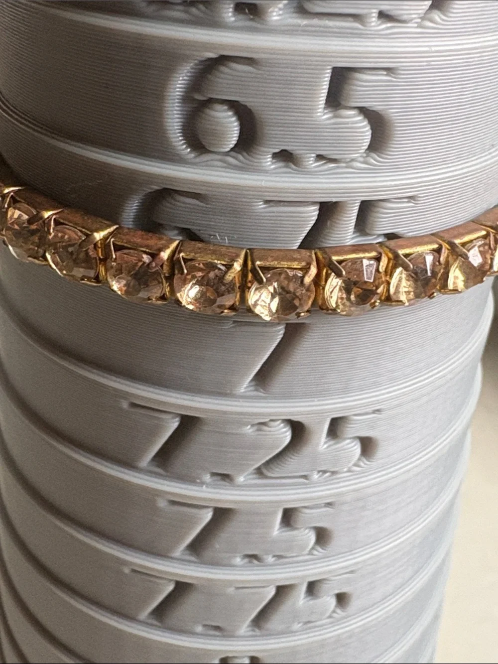 N/A elegant gold